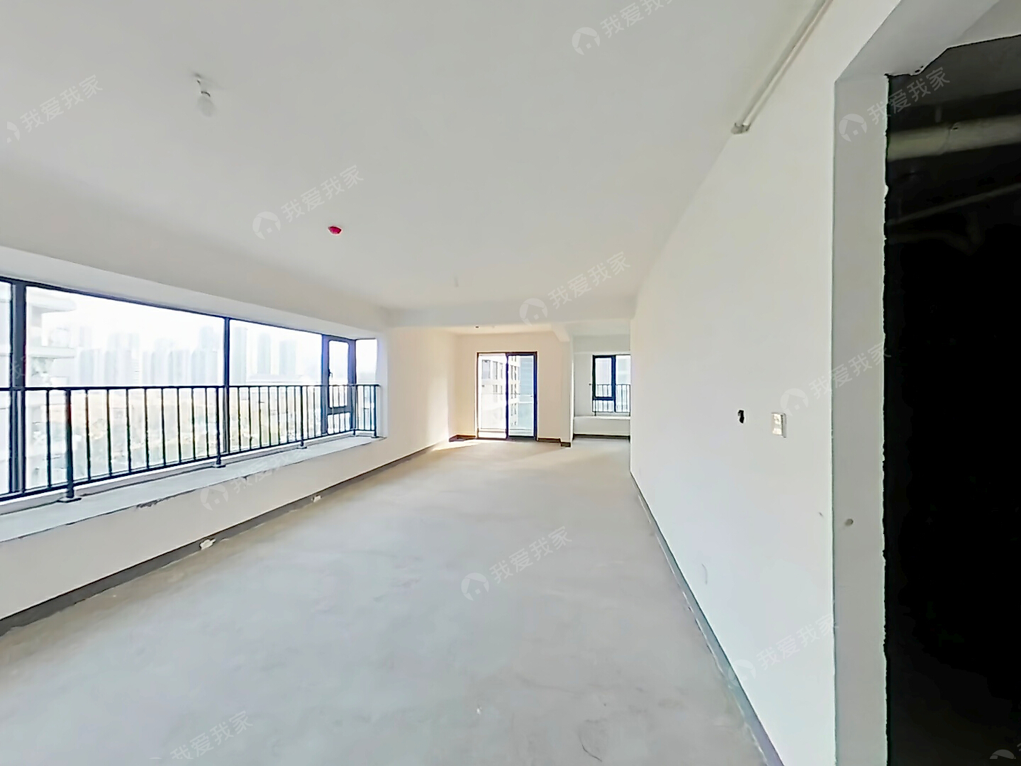 地铁口，近学校，近宝龙，边套无遮挡，看房方便
