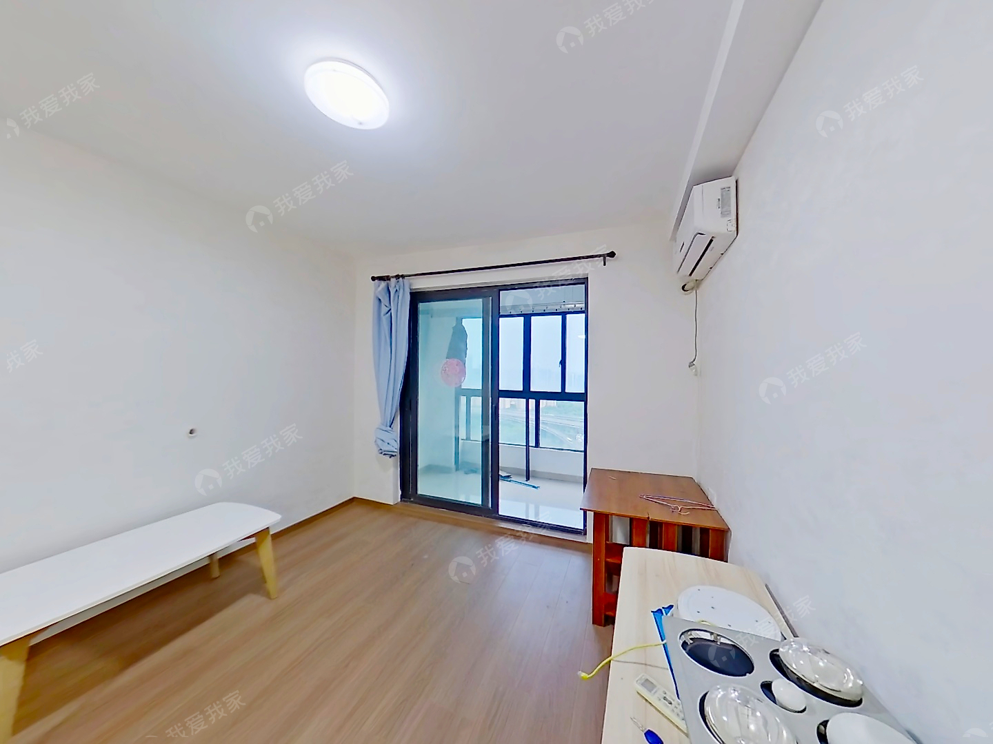 奥体核心板块，门口双地铁，远离高架，房东诚卖，看中价格可大刀