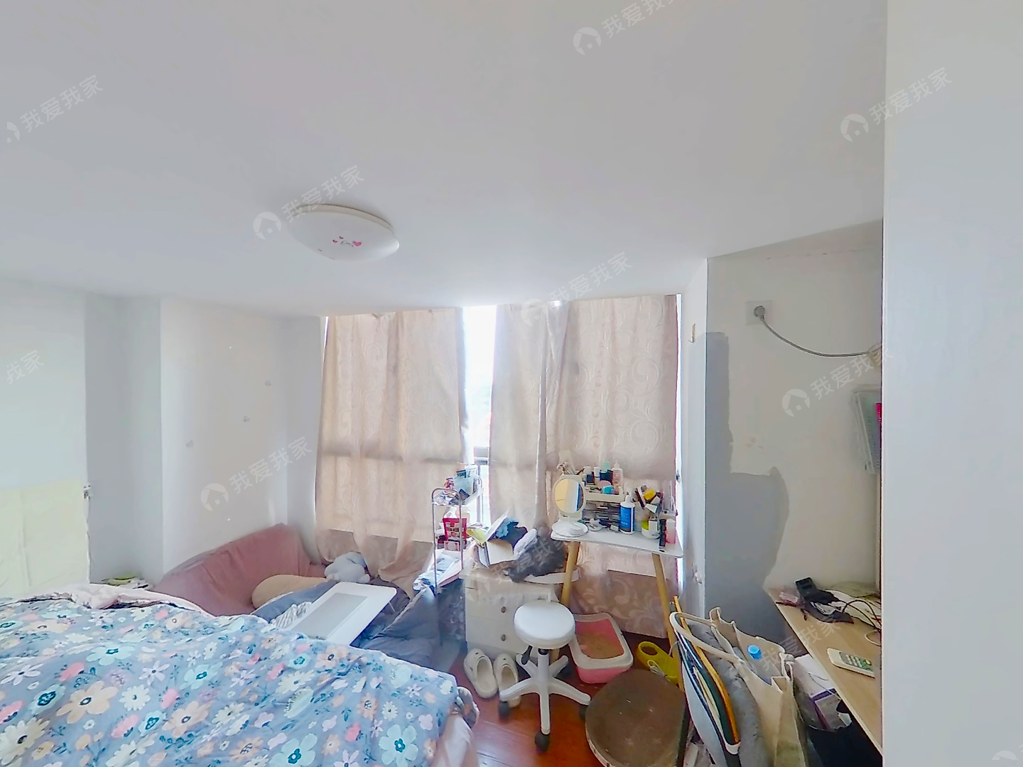 宝龙广场精装修，朝南，居住舒适，配套成熟