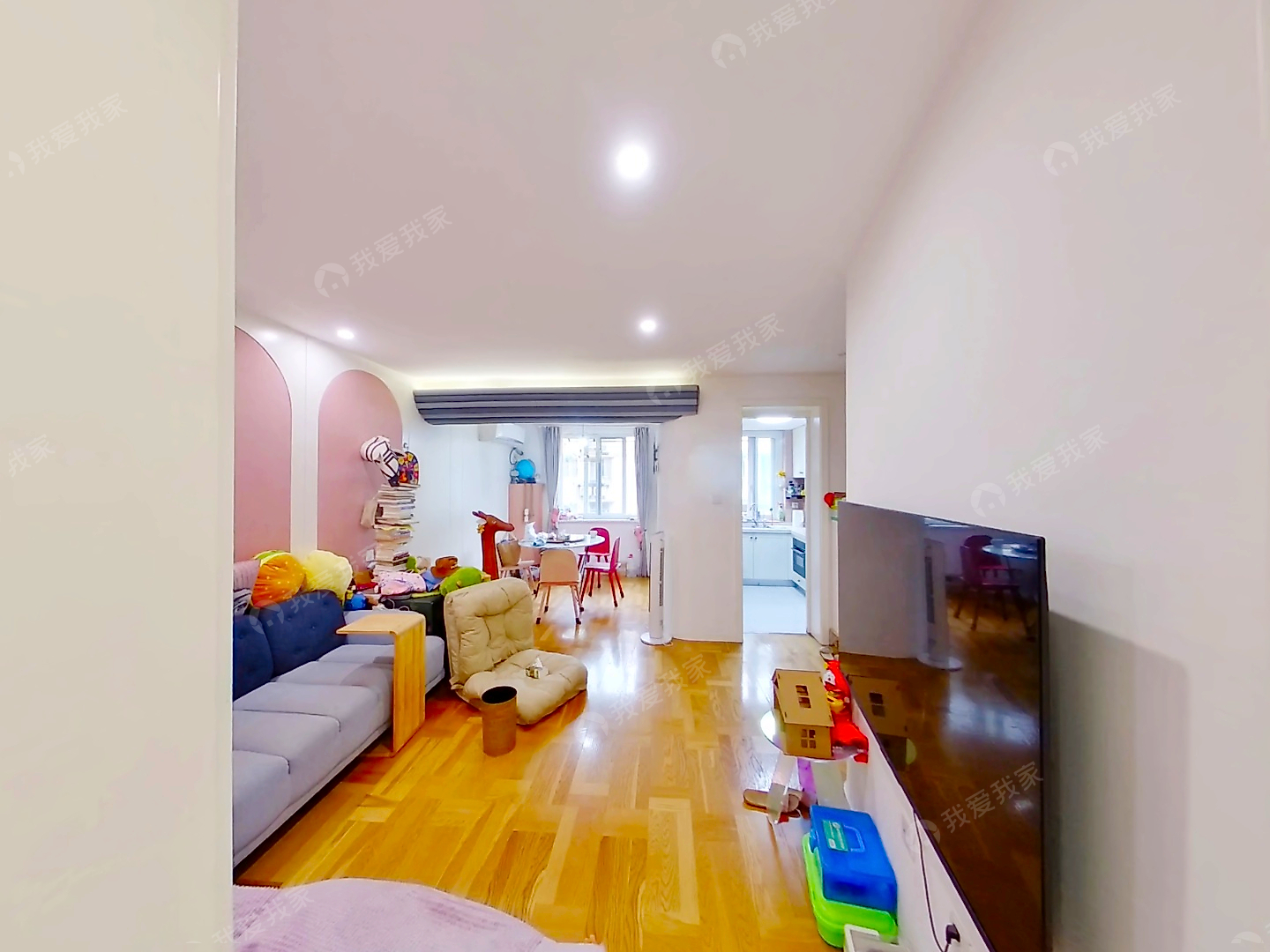 庆菱路地铁口低总价精装修拎包入住两房朝南低总价带卷门的车库