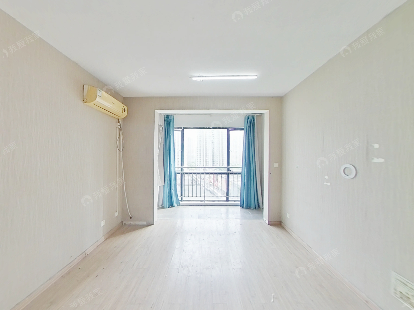万达西地-集庆门大街站，小区中间位置不临街