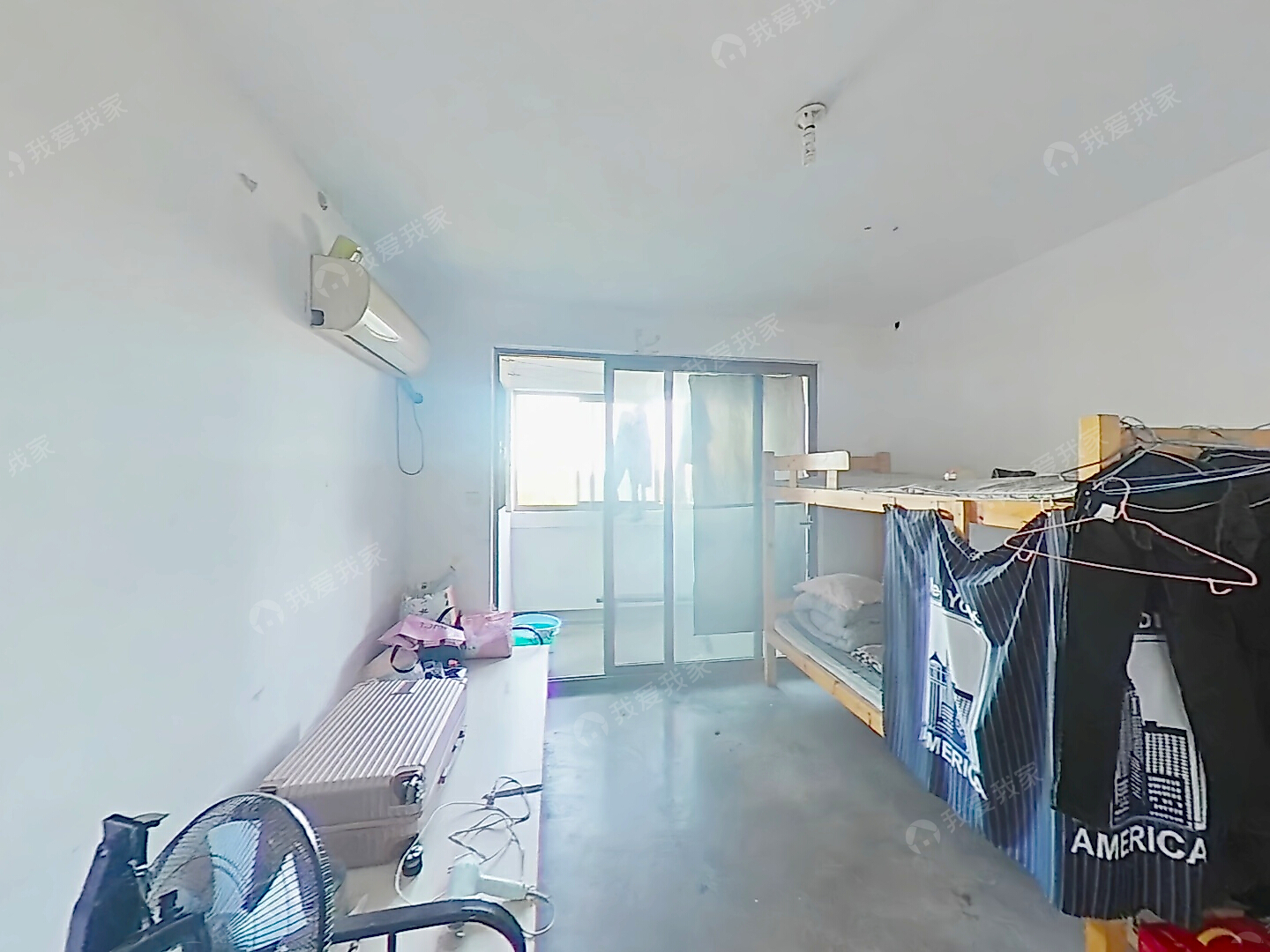 近2呺线淞虹路站，新小区，电梯房，小区环境好，南北两室一厅