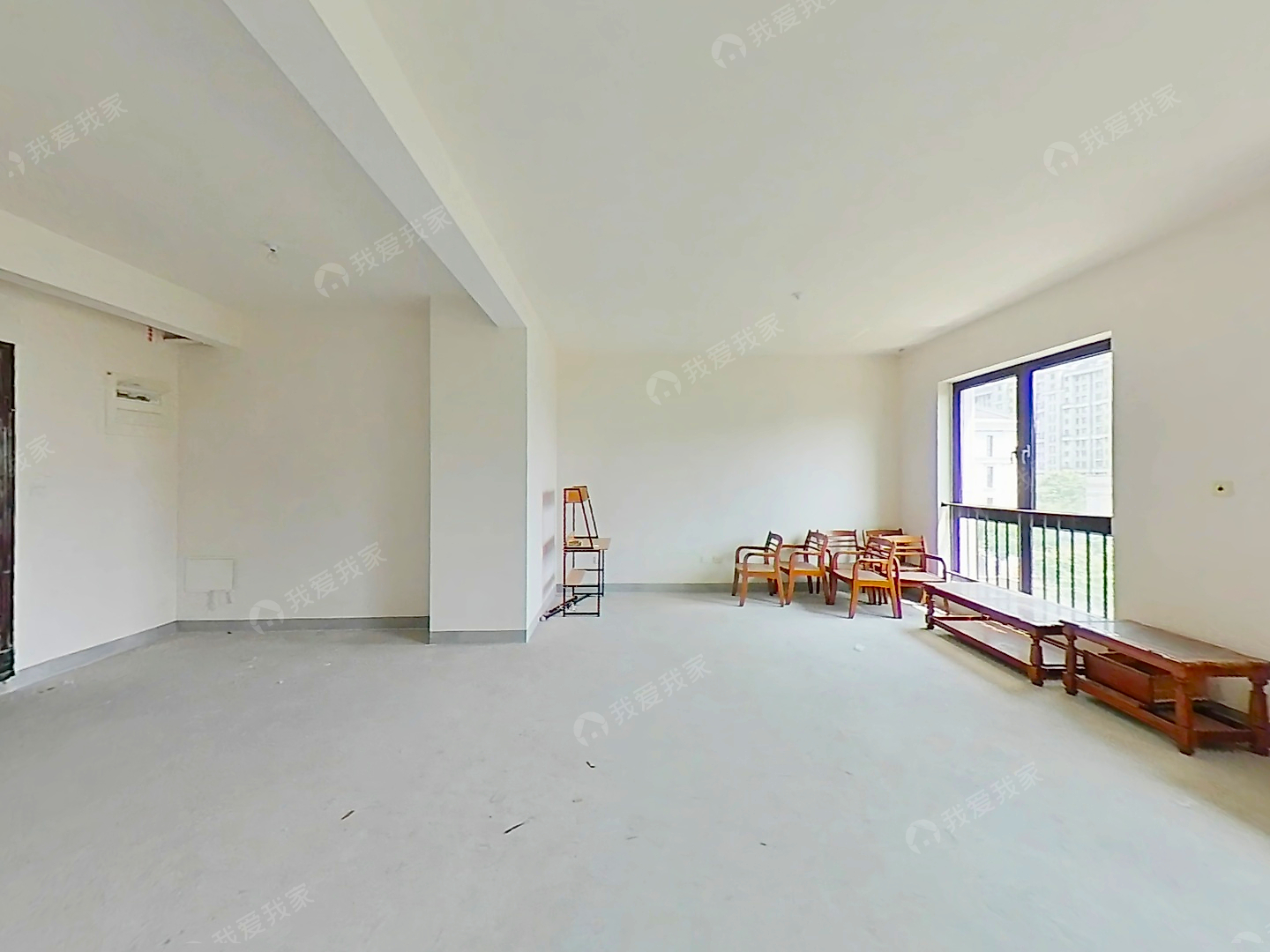 新上电梯洋房大平层，没住过人，南北通透，60平大客厅