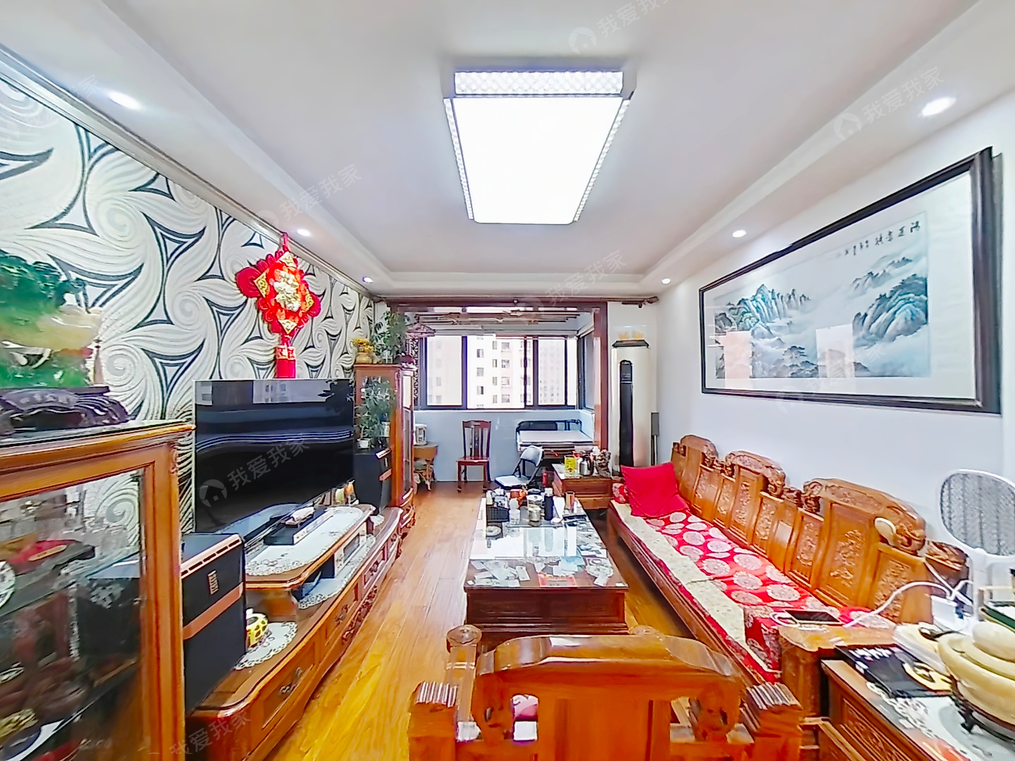 精装修拎包住的南北通边套三房，楼层好光线充足，近双地.铁