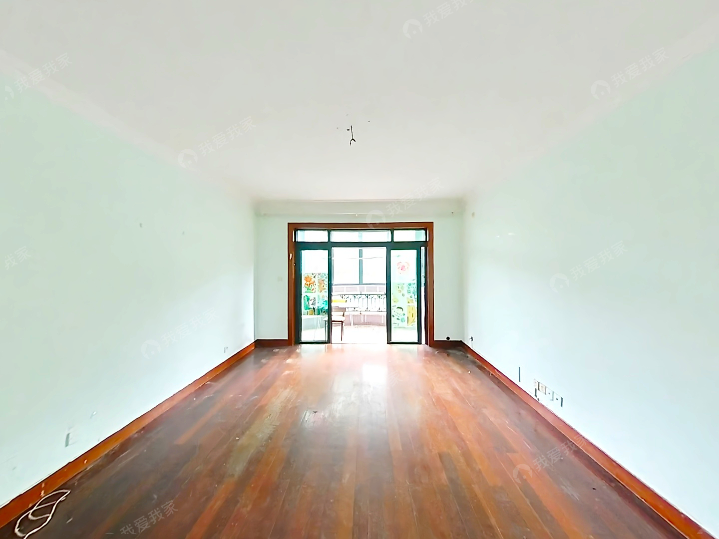 近中南方商城，沿河公园，低楼层，全明，飞机户型，看房有钥匙