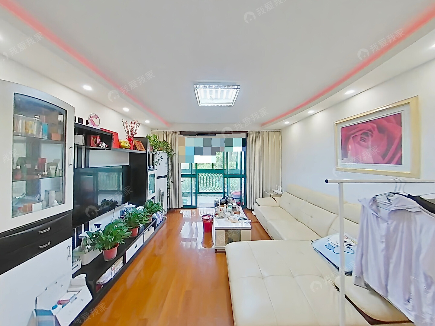 板筑构其形，南北通透而风畅；三室定其势，长幼各安而居宁