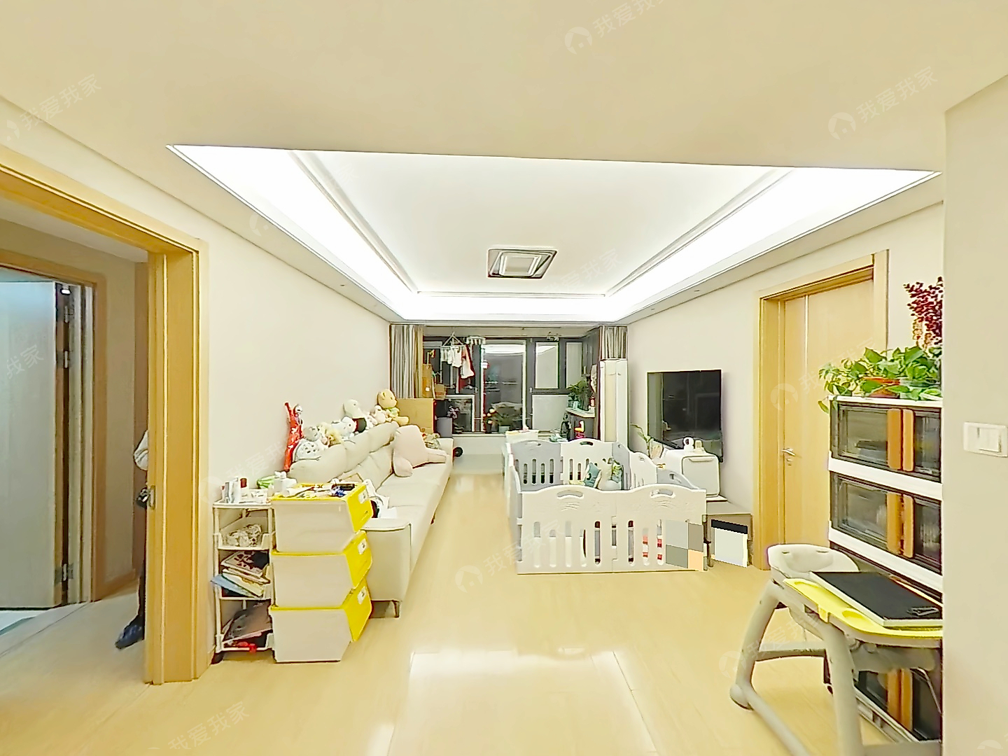 新澎湃国际社区东区，3室2厅2卫，自住装修，拎包入住，采光好