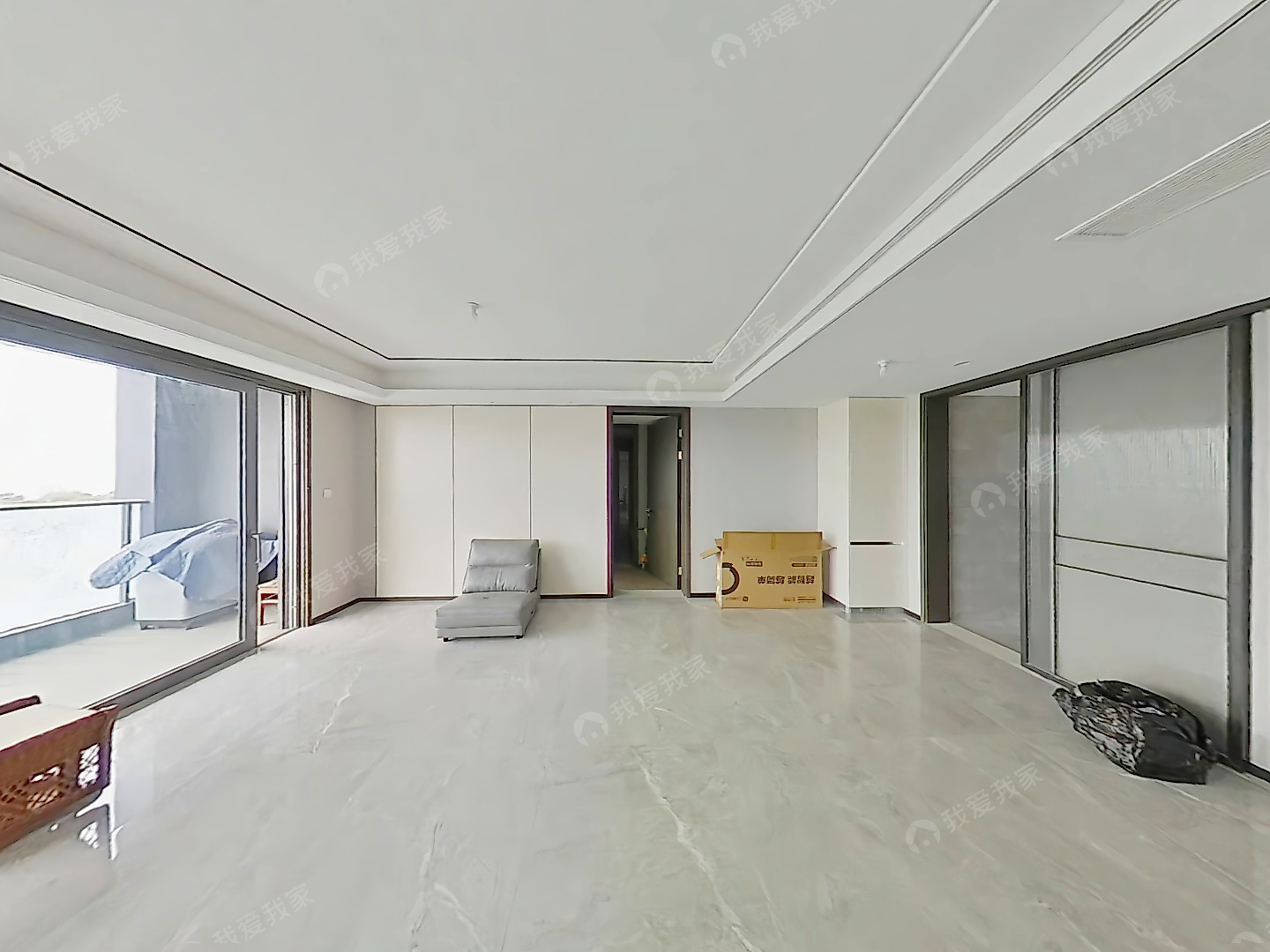 太湖新城高端小区 小区前排湖景大平层，开发商统装全新未入住