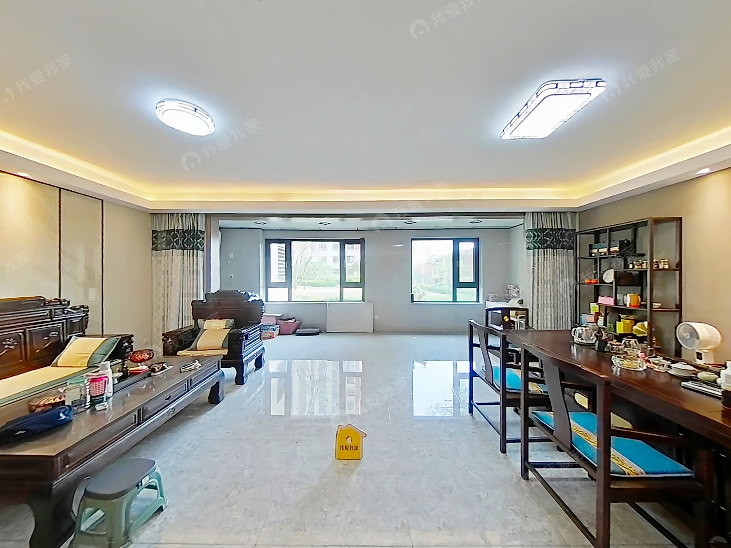 户型为3室2厅2卫，建筑面积为160.13平米，朝向为南北。