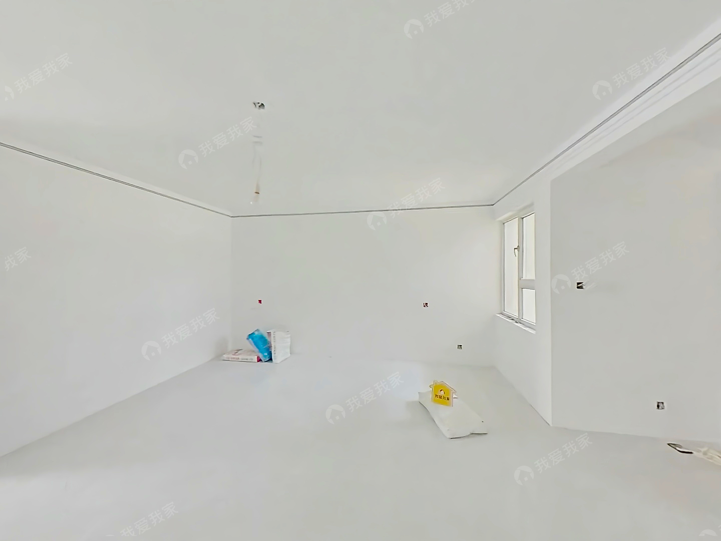 千峰南路 西岸小区  南北通透精装三居大客厅 中间层电梯房