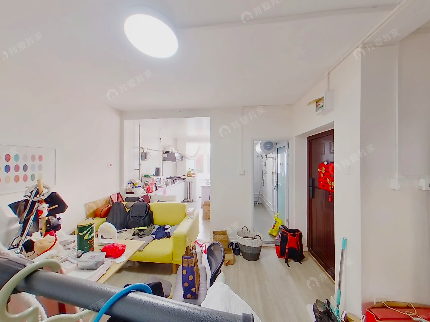 兰园小区中间位置，地铁旁满5年公房，可拎包入住
