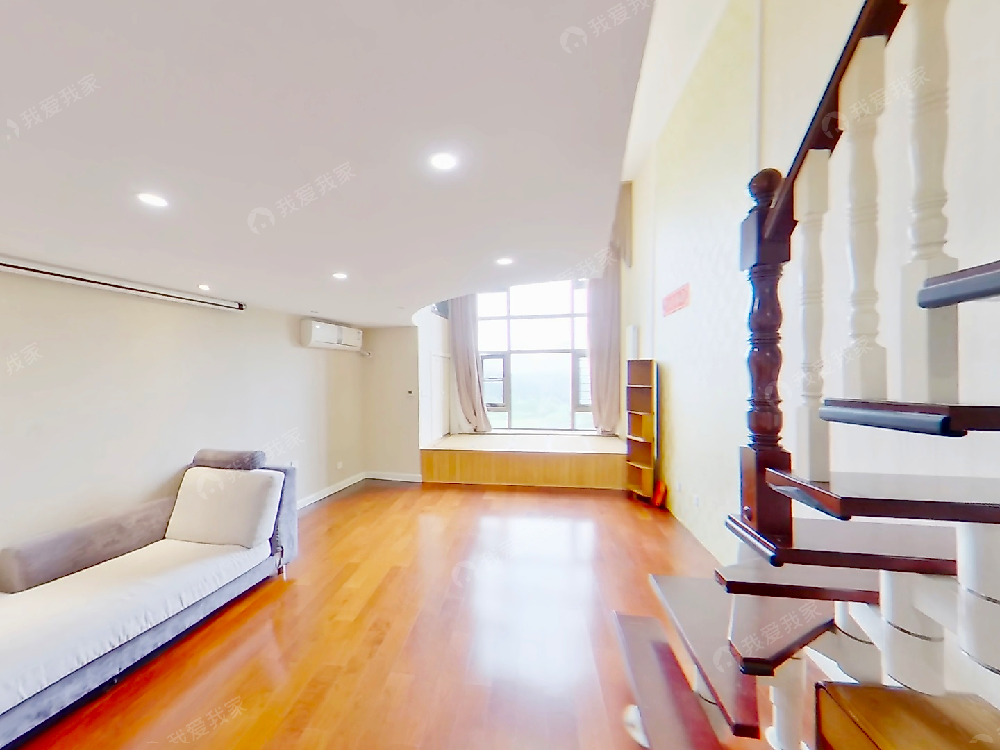 北苑华贸城 9号院独立小区 南北两居loft  满5年唯一
